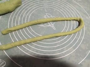 揉成团，再搓细长条
