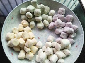 黄色是番薯味，白色是芋头味，紫色是紫薯味（我是一次多做，然后冰箱冷冻保存）