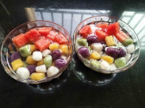 西瓜切小块，加入冰白开水