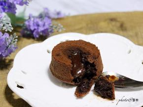 这款蛋糕需出炉趁热就吃，凉了就没有了“包藏祸心”了