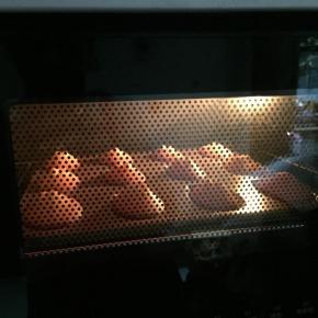 放入烤箱中层180烤20分钟即可