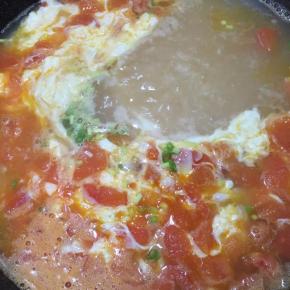 撒入葱花即可关火。