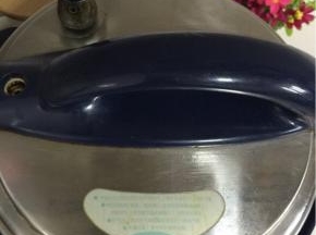 盖上盖子，按“汤”键即可！

