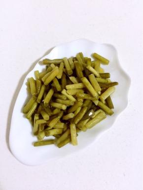 吃的时候取一点儿，淋上少许香油拌匀即可食用。
