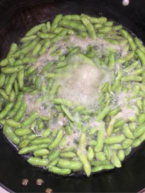 水再次烧开后继续煮3分钟即可！

