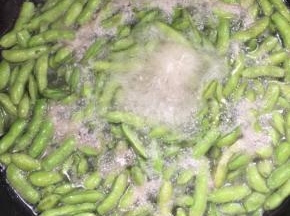 水再次烧开后继续煮3分钟即可！

