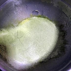筛入抹茶低筋面粉