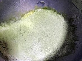 筛入抹茶低筋面粉