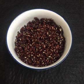 赤小豆洗净备用。