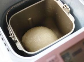 剩余5分钟时候，打开盖子散去一些水汽。