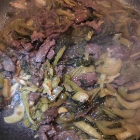 炒至水分收干即可关火。