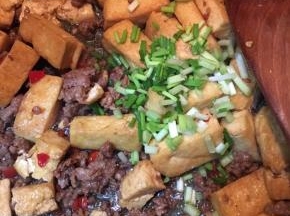 撒入葱花即可关火。