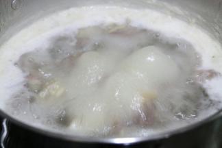 开后继续煮一分钟，把血水尽量煮出来。