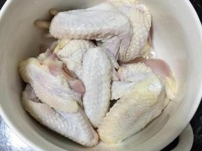 鸡翅膀洗干净
