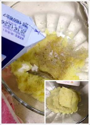 压好的土豆泥加入盐，黑胡椒粉，淡牛奶，搅拌均匀备用
