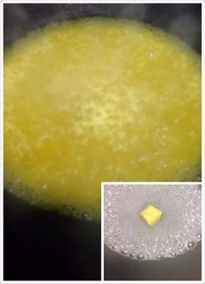 锅里放适量水烧开，加入咖喱块，等完全溶化后，转小火煮至5分钟