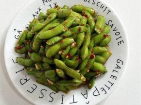 吃的时候，直接取出来装盘即可！用来下酒佐餐都很美味！
