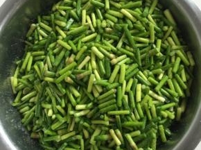 揉搓均匀后腌制20分钟再揉搓一遍！

