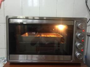 烤箱提前190度预热，预热好放进去，上下火160度烘烤20分钟，上色盖锡纸即可！

