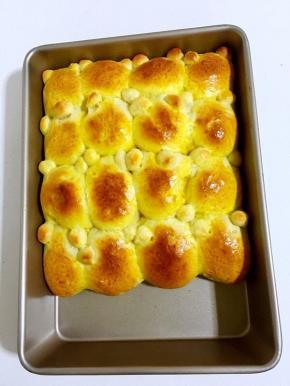 烤好的小丑包，放在烤架上晾凉备用！


