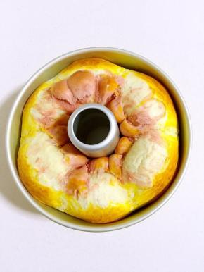 面团有点多，爆发力太强了，烤好的面包耳朵不见啦！

