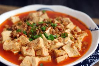 加入适量盐调味盛出后撒上葱花即可