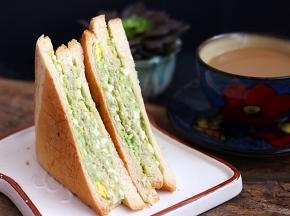 用刀切三角形即可