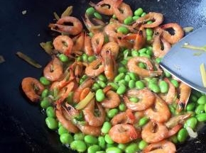 水分收差不多就可以出锅了