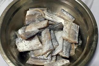 带鱼清洗干净，店家会帮忙处理切段，清洗干净就好