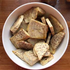 炸至表面微黄，捞出备用