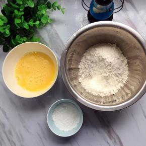 首先我们准备需要用到的食材。