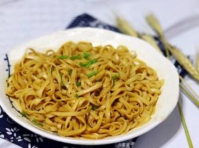 洒上一些葱花，就可以吃了