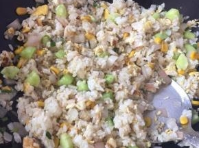 加适量盐和鸡精调味