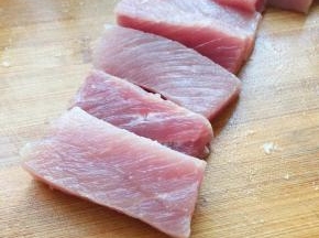 切成10厘米长的块