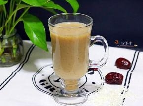 红枣本身就是甜的，不用放糖也可以，喜欢甜些可以放少许糖