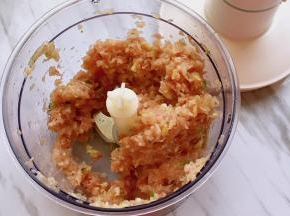 一起放料理机里打成肉糜
