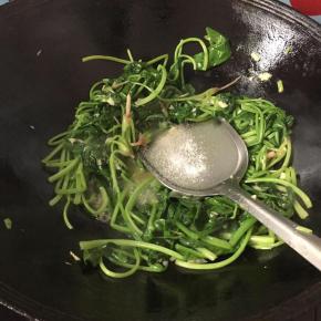加适量盐调味即可出锅