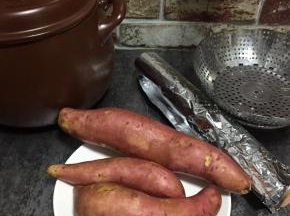 把砂锅只用干毛巾擦了一下，不用清洗