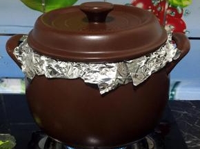 然后再大火20分钟熄火，利用余热再焖至锅体至手温就可以了