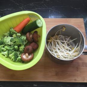 准备配料，将食材全部清洗干净