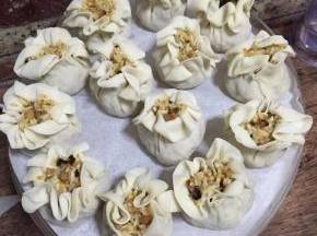 上蒸锅蒸1个小时，晾凉后就可以吃了，软软糯糯的非常好吃