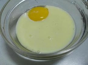 炼乳加上蛋黄混合