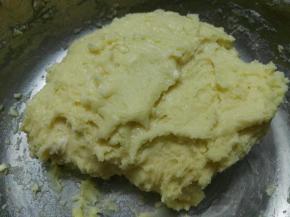 混合均匀，直到看不到粉的颗粒，放入冰箱冷藏半小时以上