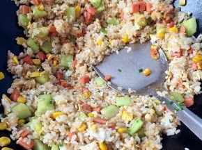 加少许生抽和盐调味