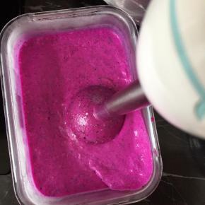 取出来用料理机搅打一下，把冰渣打碎