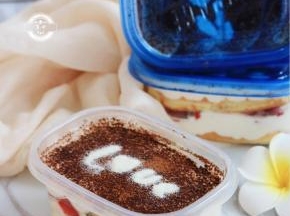 可以上面筛上一层可可粉装饰一下，也可以放些水果丁都OK的