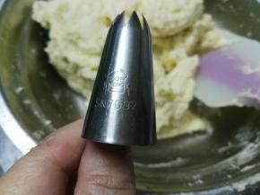 准备裱花嘴，我用的是三能7092