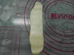 再次擀成牛舌状