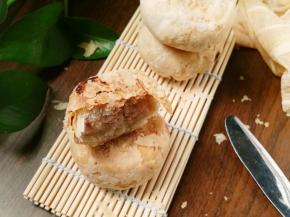 出炉开吃了，酥的掉了一地渣。。。。。。