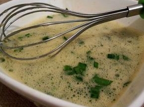 用打蛋器搅打匀，